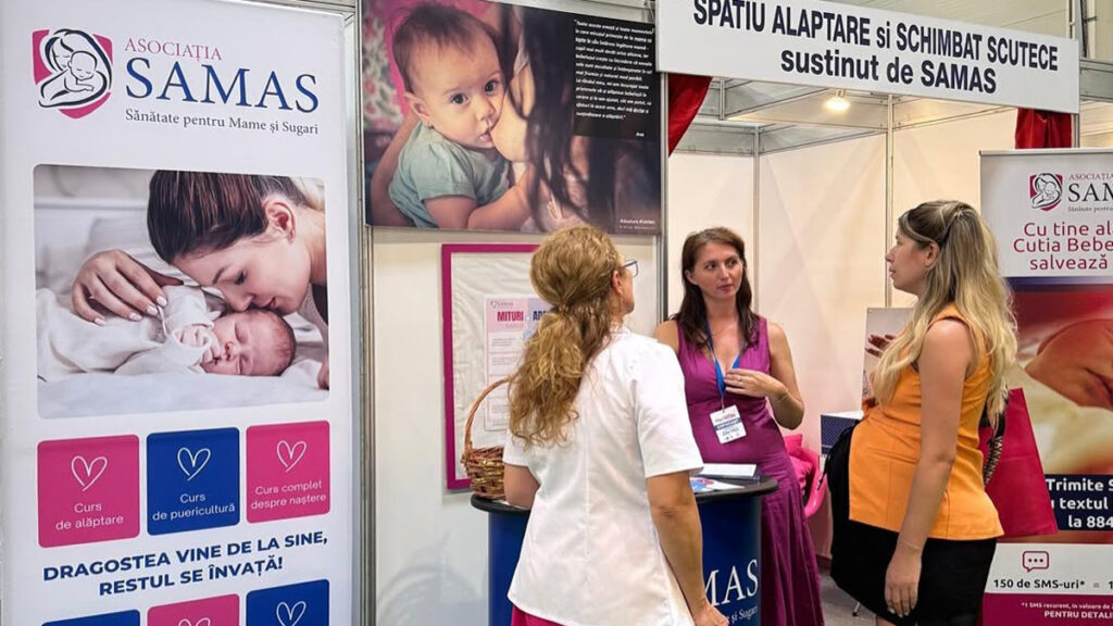 Standul Asociației SAMAS la Baby Boom Show — spațiul de alăptare și schimbat scutece