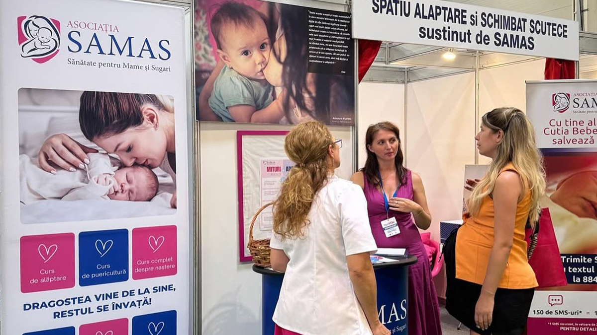 Standul Asociației SAMAS la Baby Boom Show — spațiul de alăptare și schimbat scutece